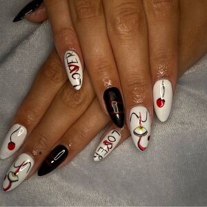 Stylish IT-Themed Nail Art Press On Nails